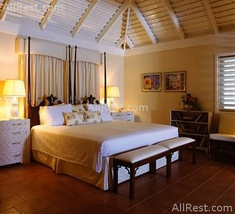 Round Hill Hotel & Villas 38